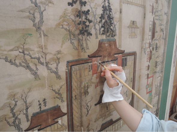 紙本著色祇園社絵図の作業の様子3