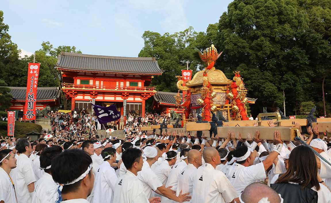 櫛稲田姫命（くしいなだひめのみこと）を奉祀する東御座神輿